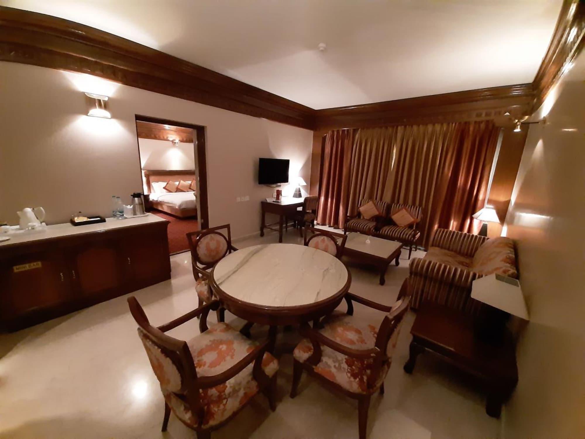 Hotel Mountview Chandīgarh Extérieur photo