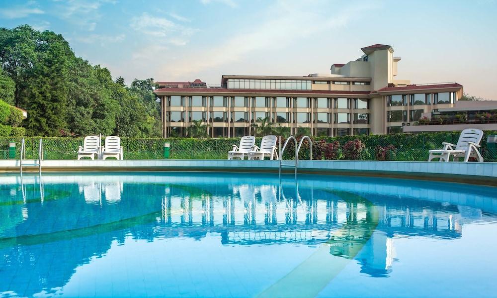 Hotel Mountview Chandīgarh Extérieur photo