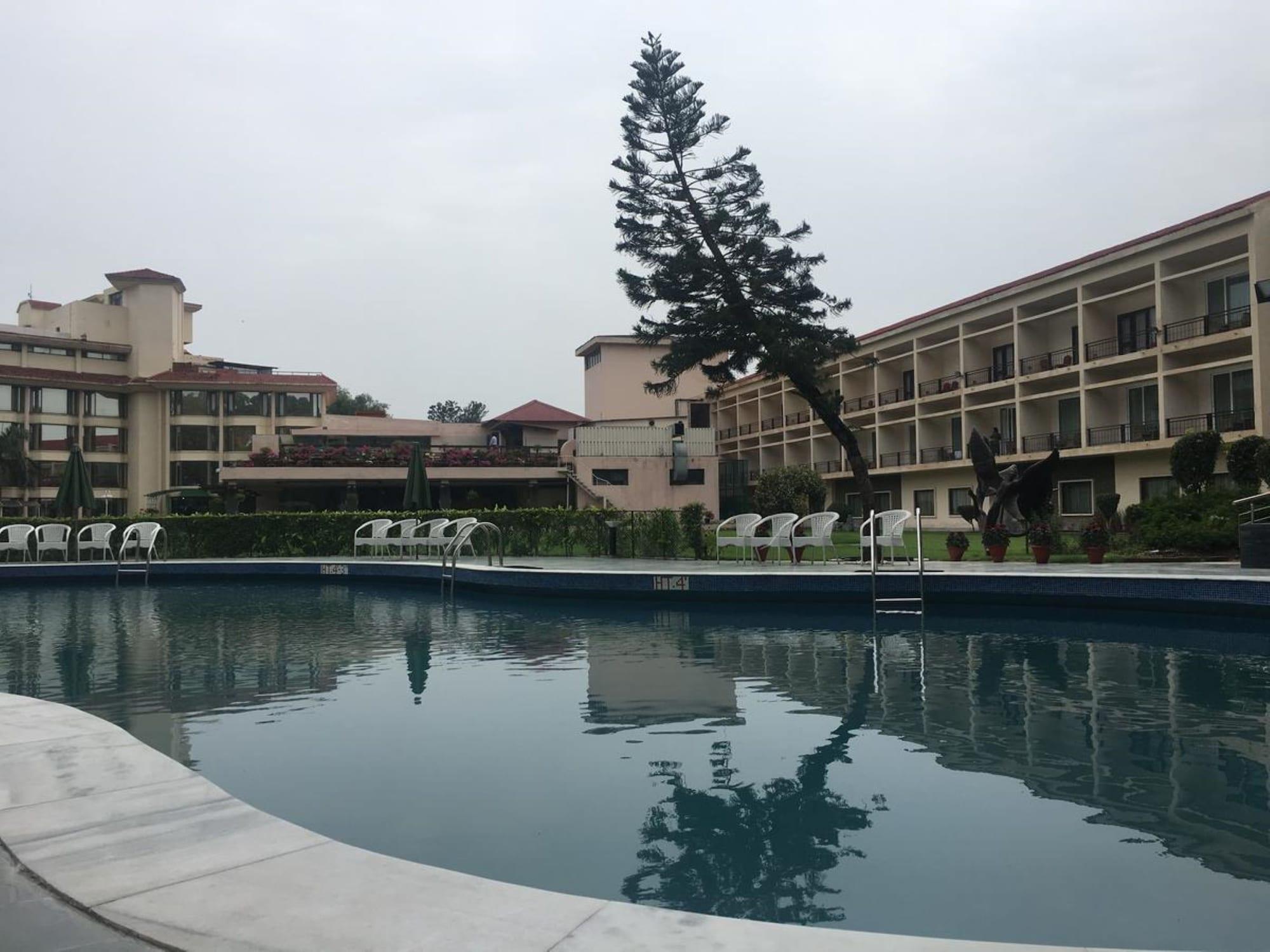 Hotel Mountview Chandīgarh Extérieur photo