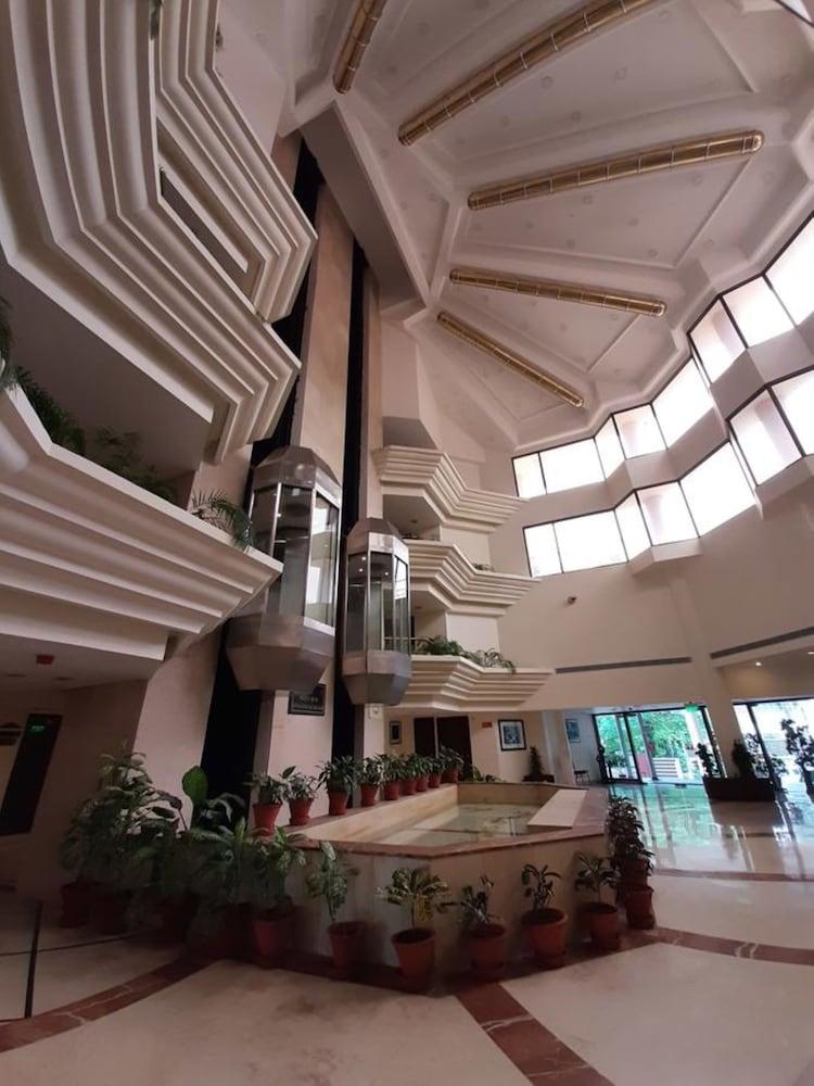 Hotel Mountview Chandīgarh Extérieur photo