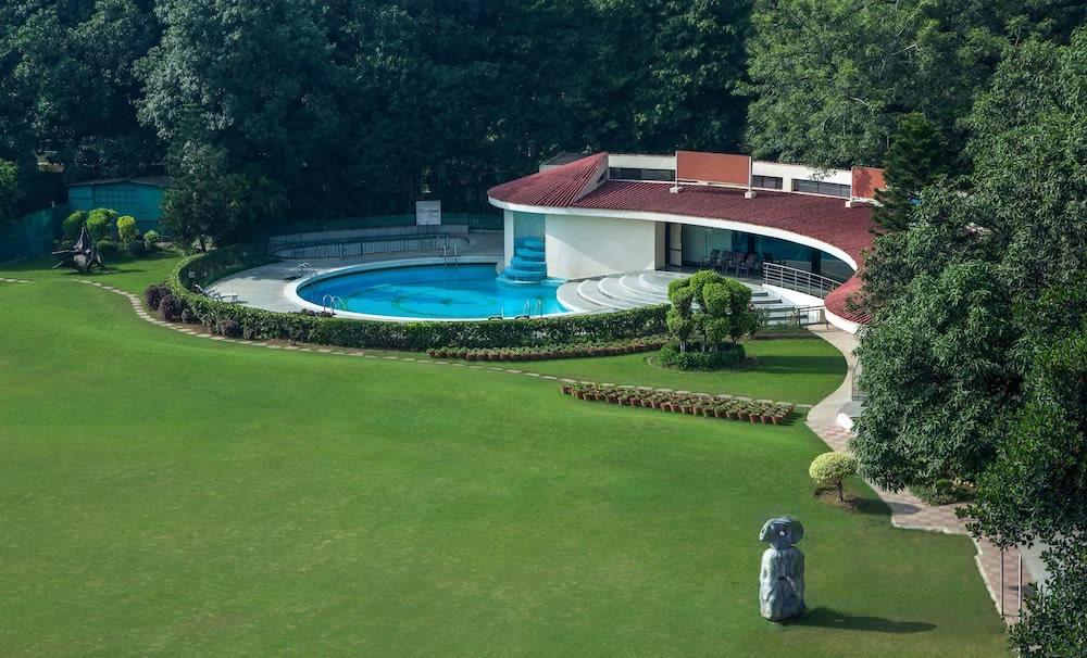 Hotel Mountview Chandīgarh Extérieur photo