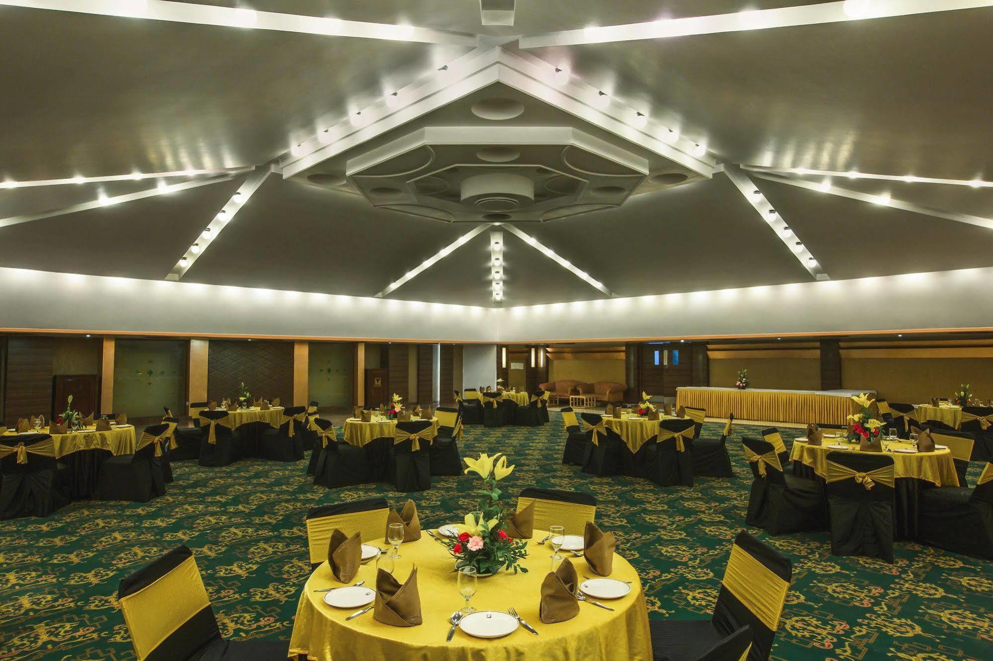 Hotel Mountview Chandīgarh Extérieur photo