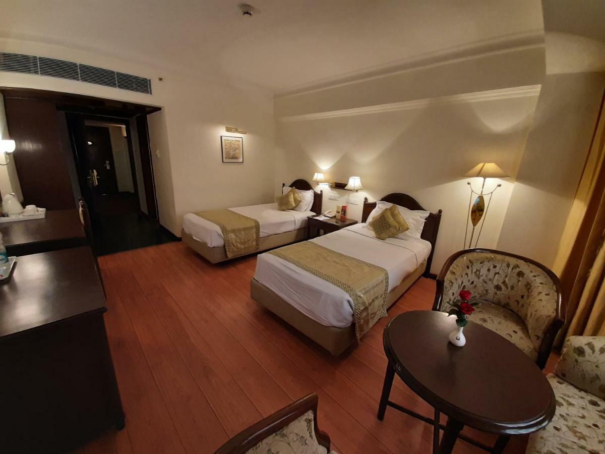 Hotel Mountview Chandīgarh Extérieur photo