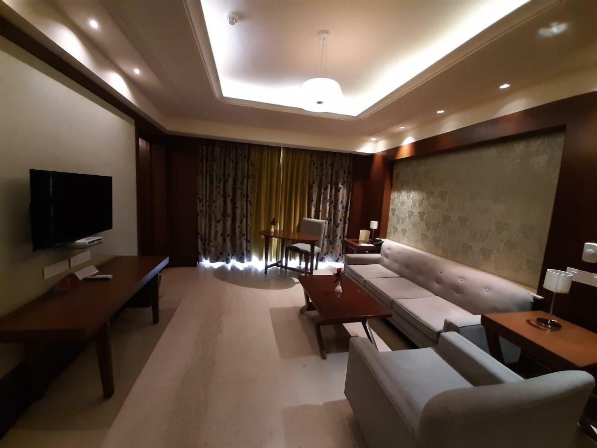 Hotel Mountview Chandīgarh Extérieur photo