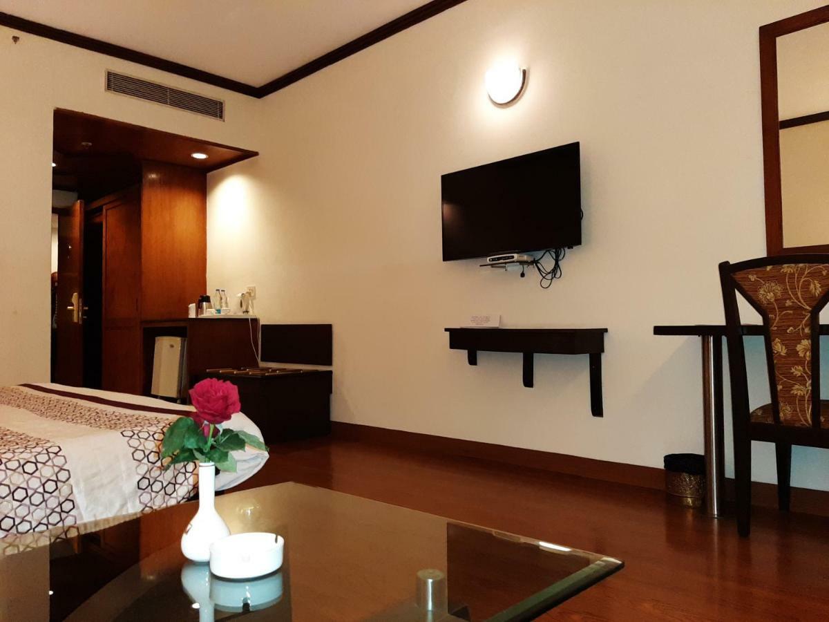 Hotel Mountview Chandīgarh Extérieur photo