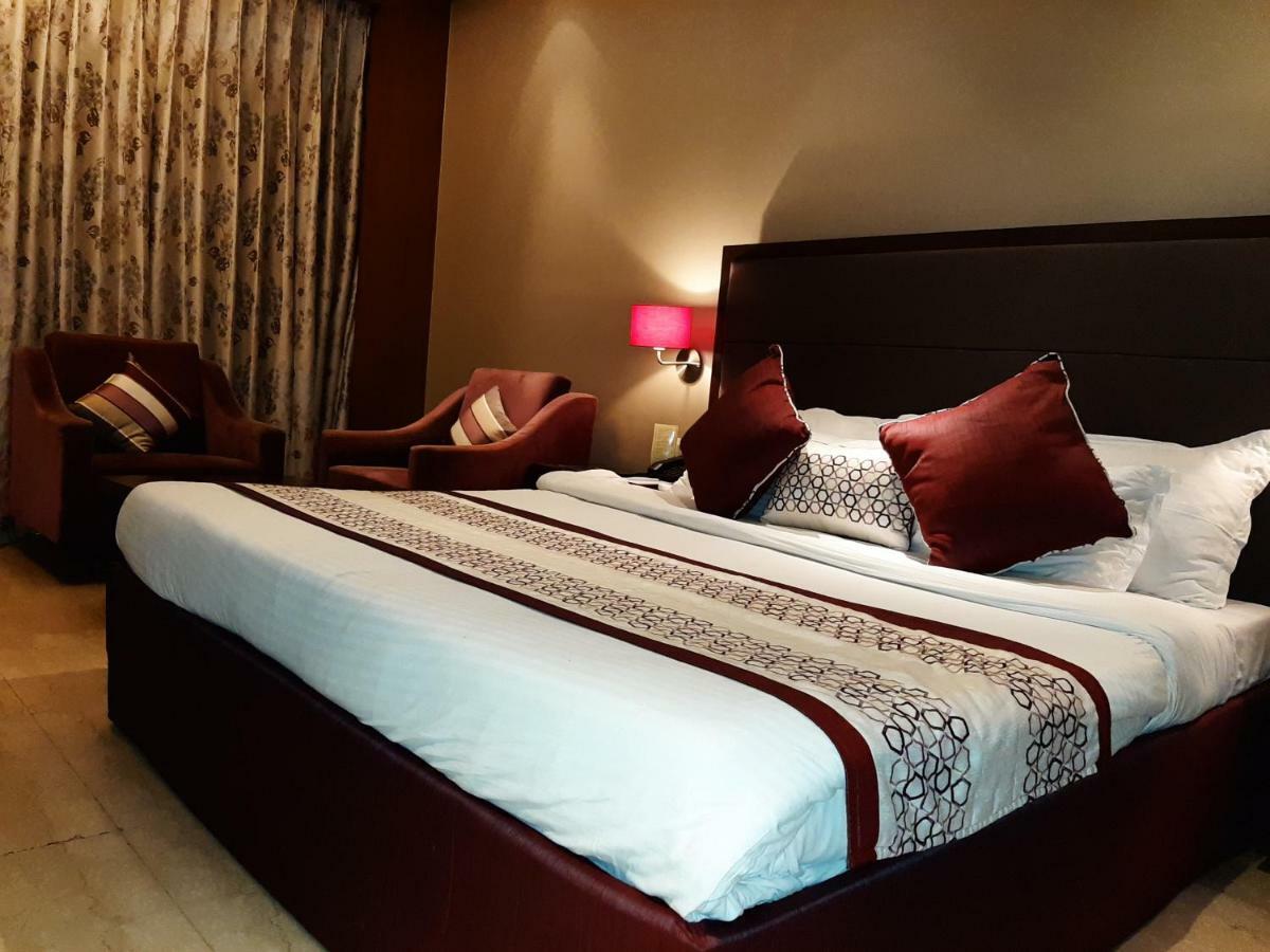 Hotel Mountview Chandīgarh Extérieur photo
