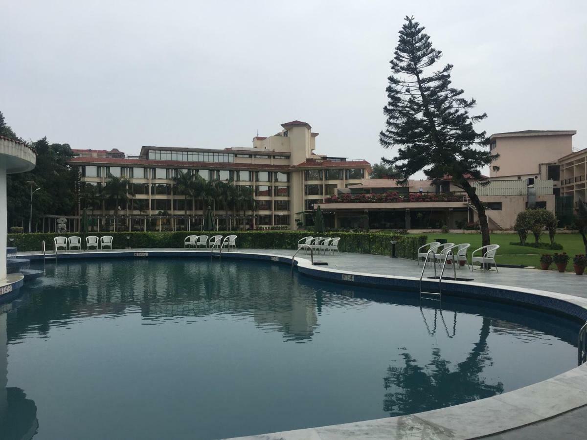 Hotel Mountview Chandīgarh Extérieur photo