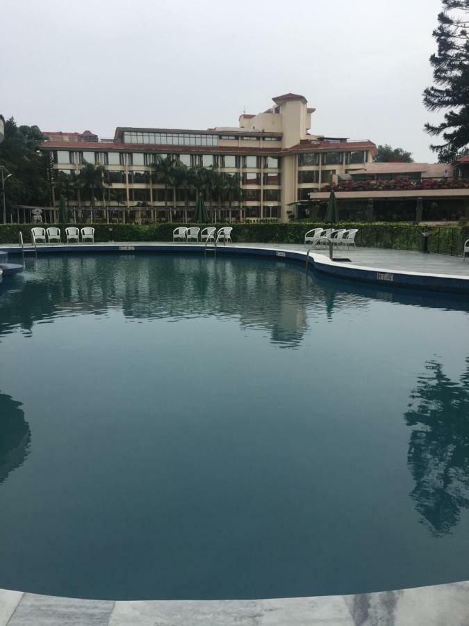 Hotel Mountview Chandīgarh Extérieur photo
